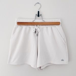 Alo Yoga Ivory Dreamy Short | Size S